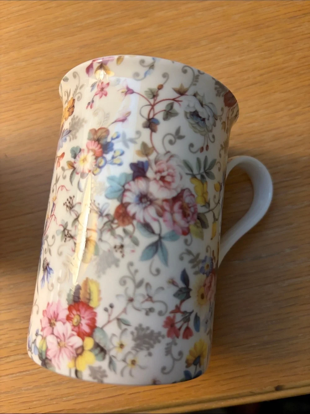 Gracie coastline imports mug set Bone China with multi color floral chinz.10oz.